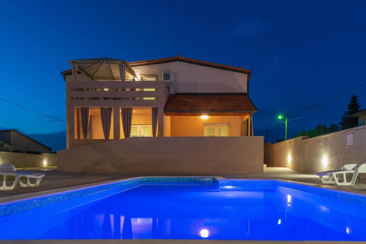 Apartmani Krzak Nin 0*,  Croatia