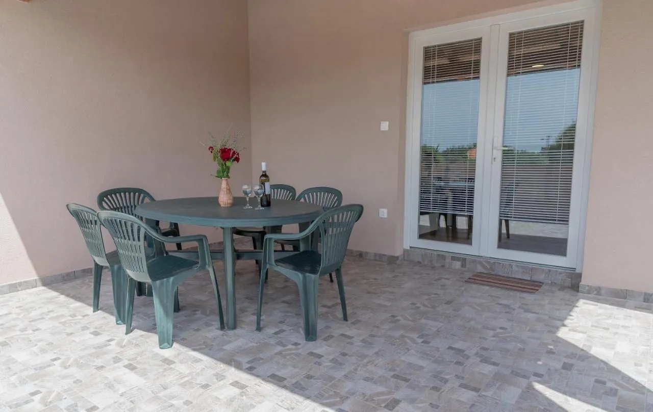 Apartment Apartmani Krzak Nin