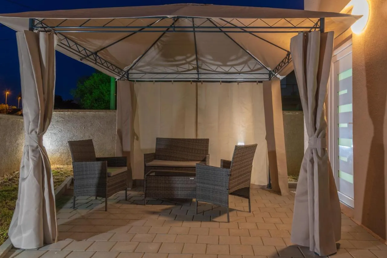Apartmani Krzak Nin Apartment