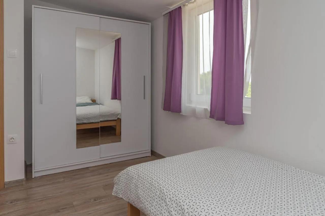 Apartment Apartmani Krzak Nin