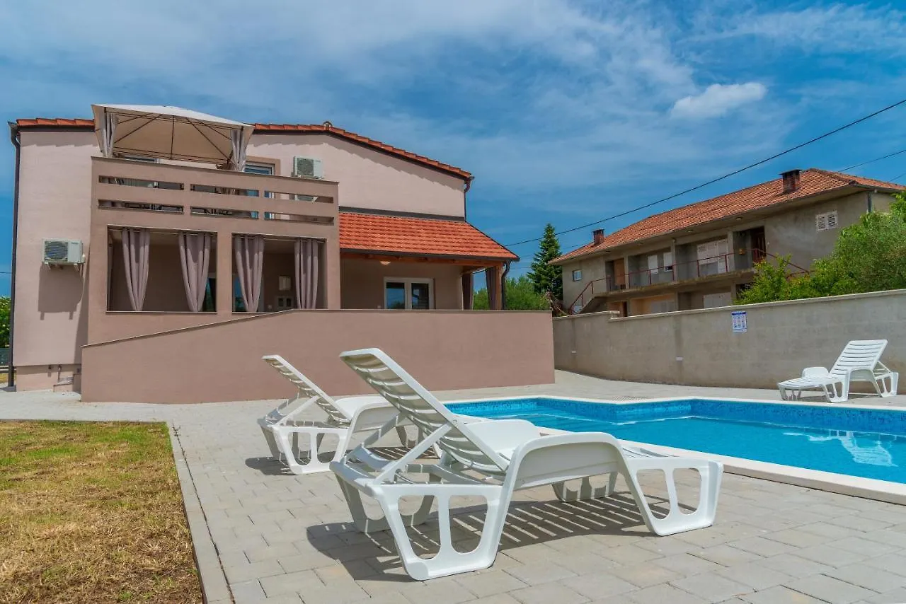 Apartmani Krzak Nin 0*,  Croatia